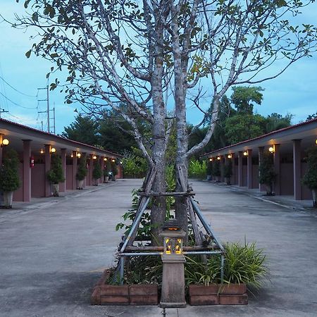 Rimmueng Resort Phanom Sarakham ภายนอก รูปภาพ