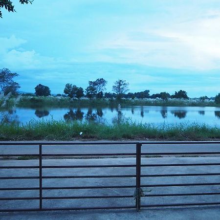 Rimmueng Resort Phanom Sarakham ภายนอก รูปภาพ