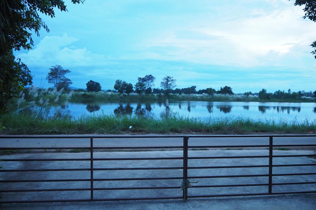 Rimmueng Resort Phanom Sarakham ภายนอก รูปภาพ