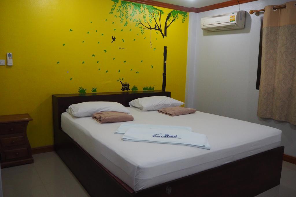 Rimmueng Resort Phanom Sarakham ภายนอก รูปภาพ