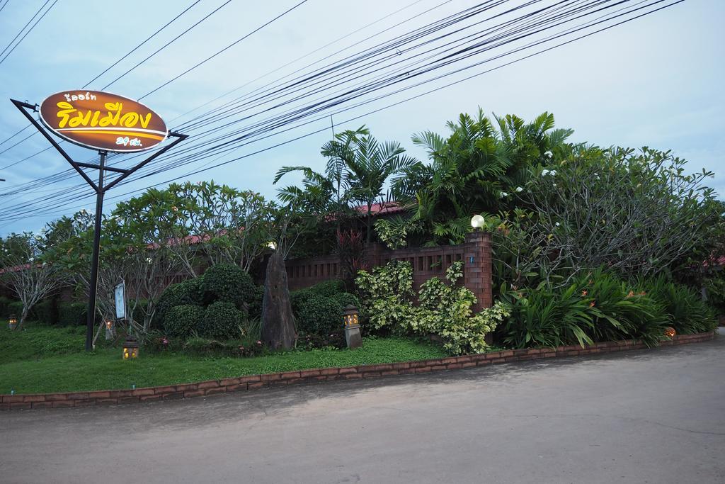 Rimmueng Resort Phanom Sarakham ภายนอก รูปภาพ